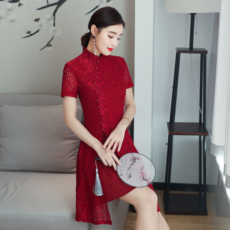 哇塞!47岁老婆打扮真迷人!蕾丝旗袍+高跟，连背影也美到窒息