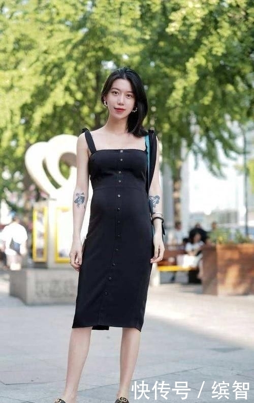 『搭配一双』40+女人穿裙装轻易别碰这三类裙装,廉价不说,上身效果还很土!