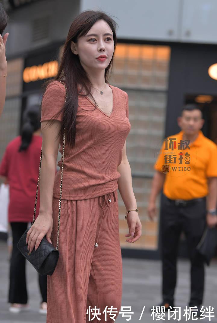 「 装做」集舒适和时尚于一身,时髦到不行!,街拍:用运动装做混搭