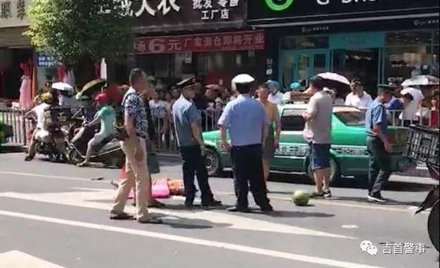 【官方辟谣】网传“女子搭乘摩托车摔倒，肇事司机逃逸 ”，假的!