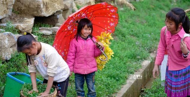 越南山村少数民族：七岁孩子照看弟弟妹妹，父母忍痛外出谋生