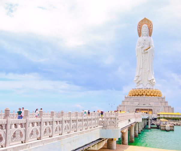 世界上最高的海上观音像，比自由女神还高15米，游客：世间少有
