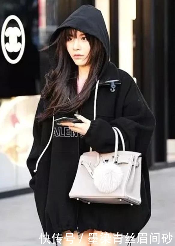 「美女」街拍：气质长相的时髦美女，简单的穿搭，彰显迷人气质
