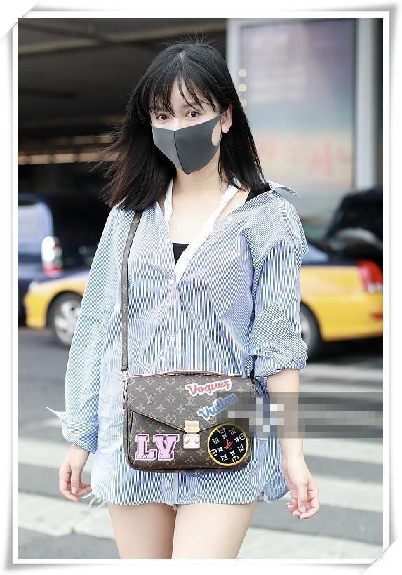 看了娄艺潇穿短裤，再看邓家佳，网友：这就是清新与轻浮的差距！