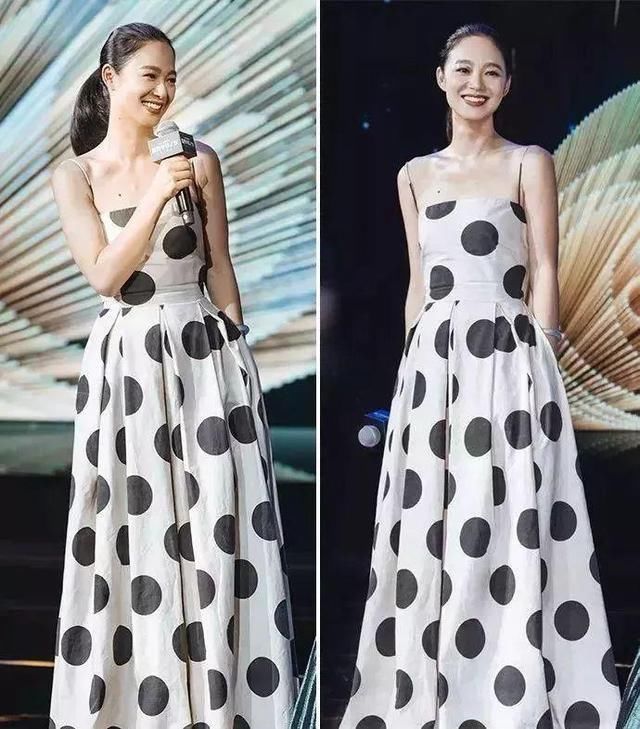 周韵穿抹胸裙亮相活动，但裙口太紧勒出副乳了，网友:影响美感!