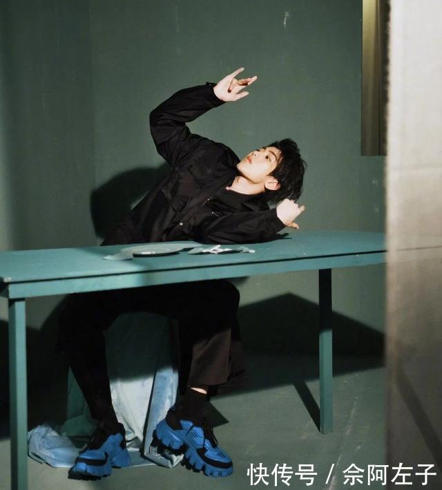  时尚圈：为何那么多明星今年都在穿「矮子乐」？