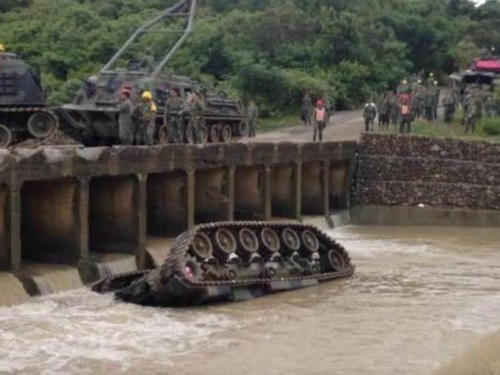 中国曾用上百辆坦克验收大桥，这个国家也来模仿，结果损失10亿