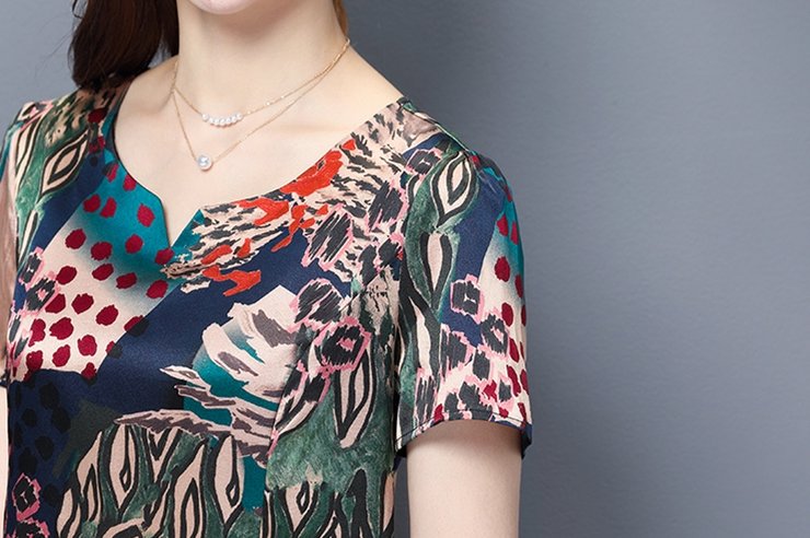 到了40的女人，也别穿太土!8月新出炉“妈妈装”，显嫩又显高