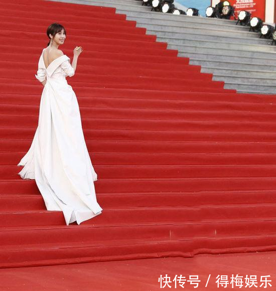 看了杨颖的白裙子，再看看李菲儿，网友黄晓明你会想不开吗