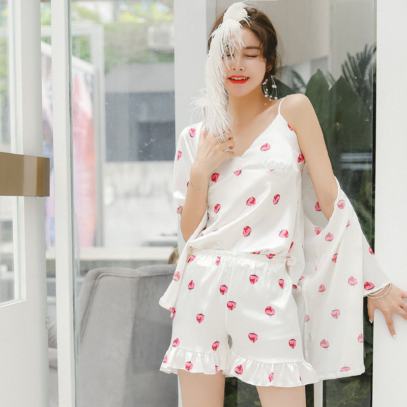 在家休息当然要穿的舒适，最新上新的几款睡衣，让你轻松又自在呢