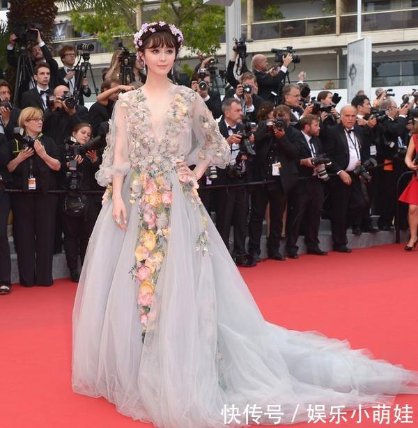 范冰冰穿火了无数条花裙子，却被这条暴露了真实身材！