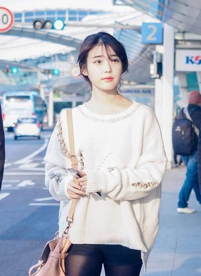  『感觉』教材一样的小个子女生穿衣搭配实例教程，iu每一套全是經典配搭，时尚潮流又显高