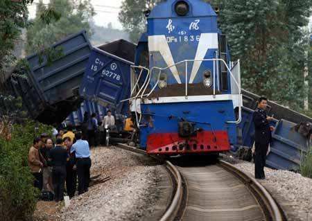  [不锈钢]火车铁轨那么容易生锈，为何不能直接用不锈钢？答案出