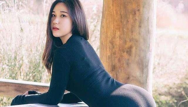 随性自在中性的帅气大方，在不经意间体现着魅力和优雅