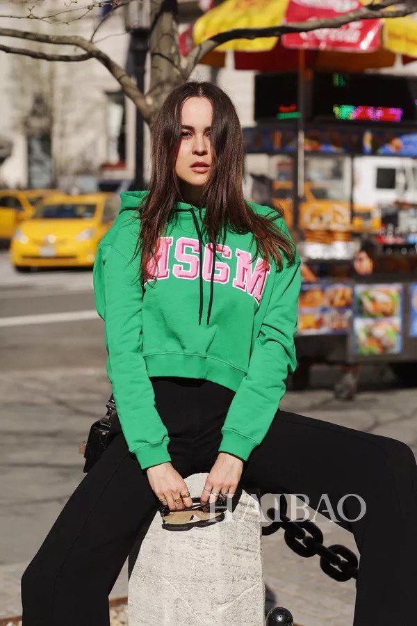 实用| 时尚博主教你早秋穿搭，这样的时髦单品不来一件?