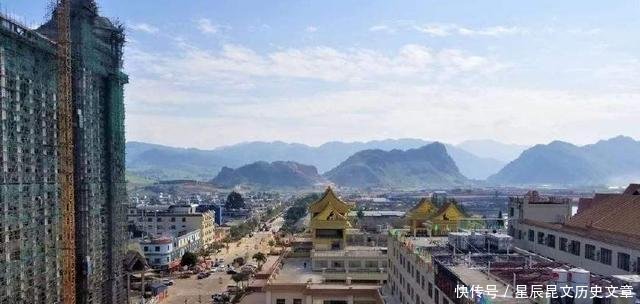 看真实的缅甸果敢曾经国门汉字已被换掉，缅文成主流文字