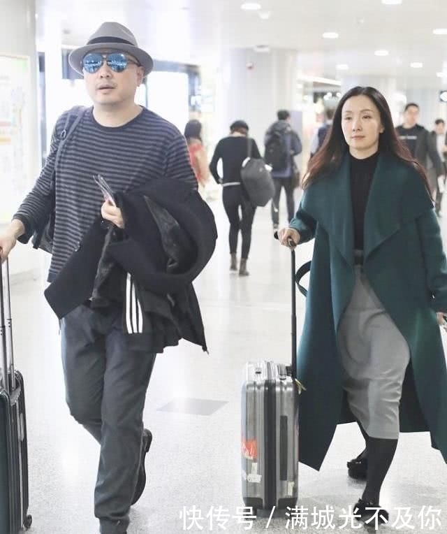 看起来■穿大翻领大衣把身材压垮，才48岁却老态尽显！，陶虹终于“翻车”