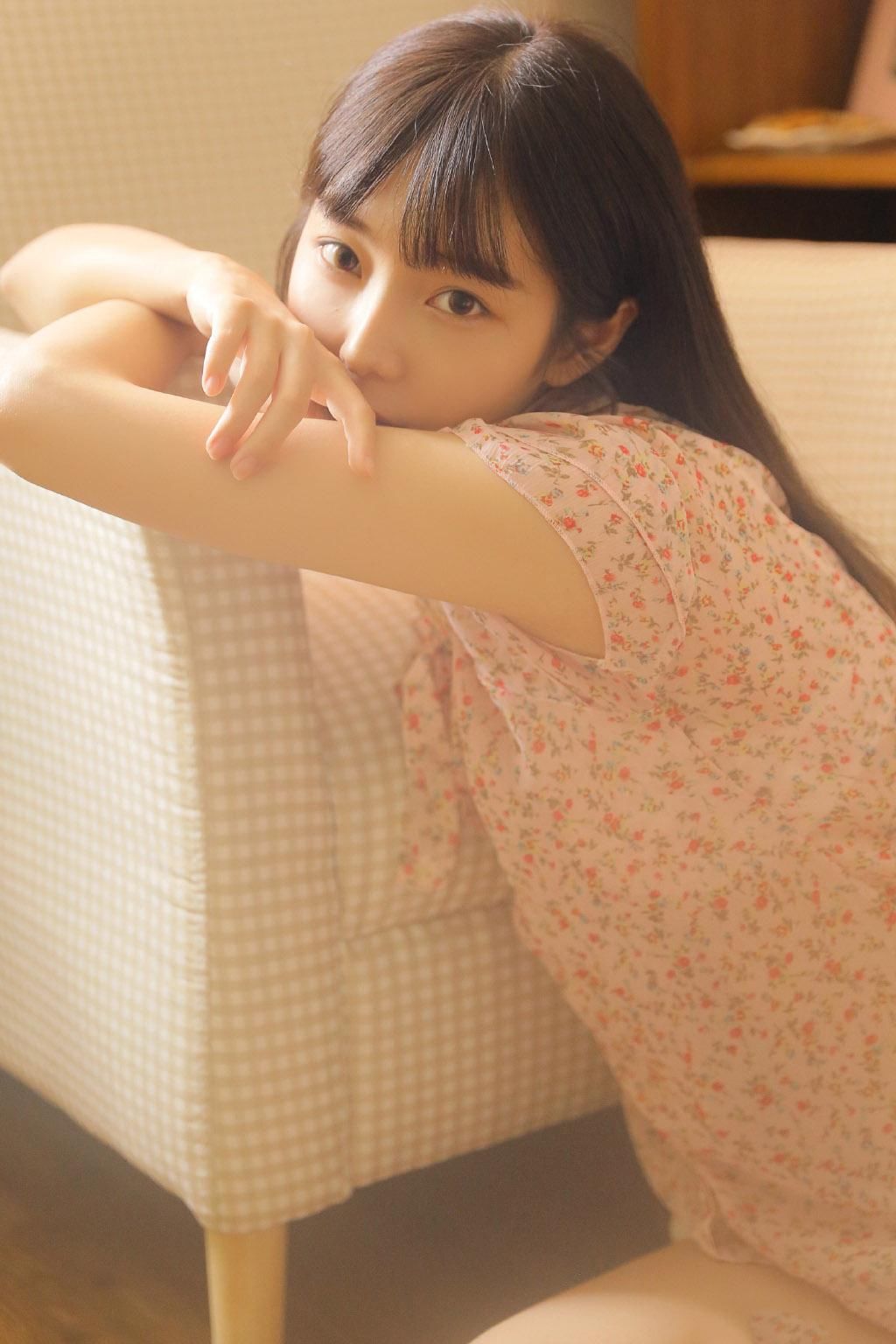 白皙长腿美女性感诱人私房照图片