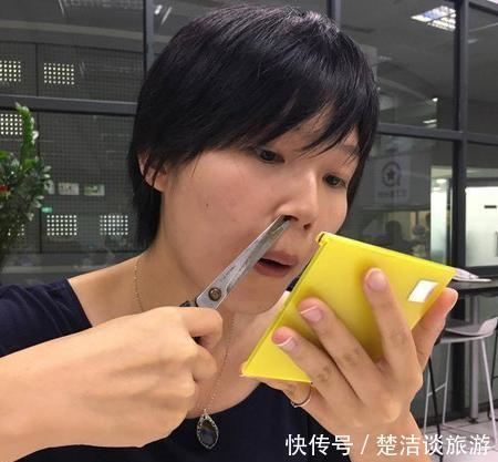 『医生』鼻毛偷偷“跑”出来,要拔掉还是剪掉医生警告别再做傻事