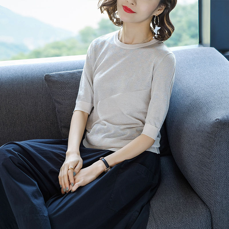 身材丰满的女人别错过,紧身打底衫,穿出万种风情,尽显完美曲线