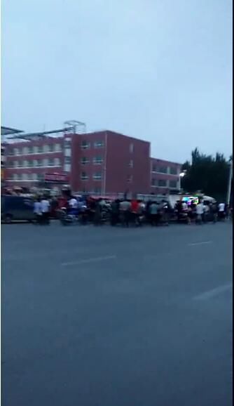 网警辟谣新区临江小学命案一家三口被杀系谣言