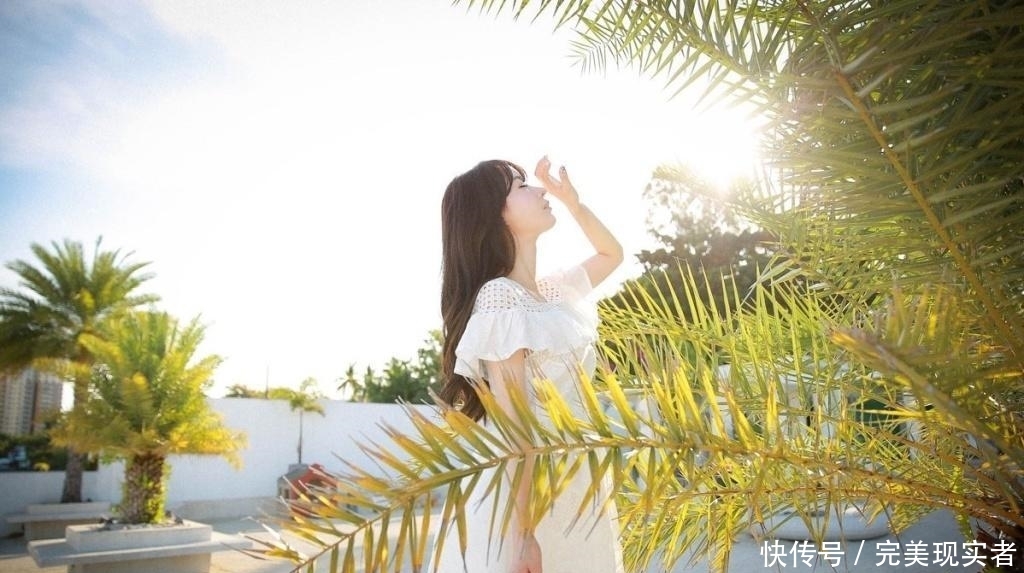 『美女』街拍时尚美女性感白嫩长腿