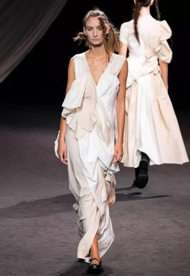  时装秀：Yohji Yamamoto 2020 春夏时装秀：山本耀司的黑色诗意想象