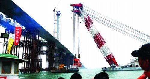  历经：这座桥位于山东，投资近95亿元，历经4年而成，曾引科技界