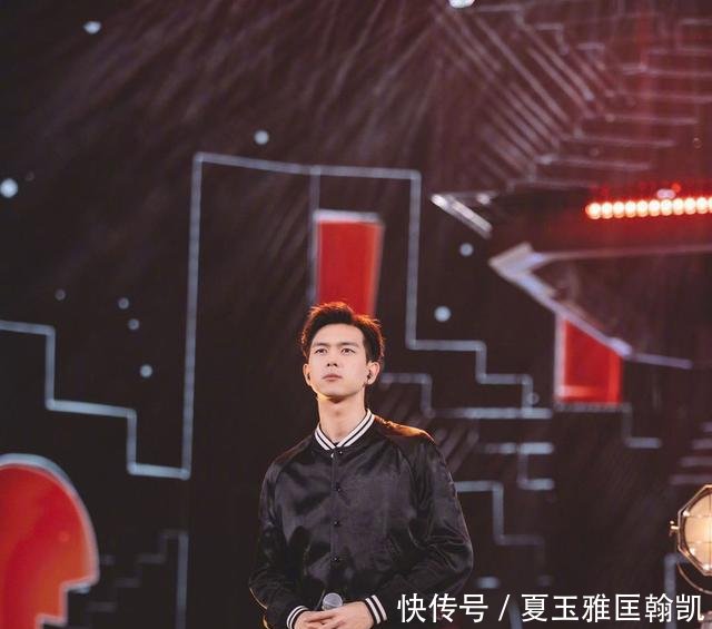 肖战东方卫视跨年彩排