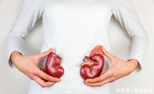 脚肿了别不当回事,小心蛋白尿和肾病综合征