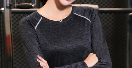 女人别穿宽松的运动服了，试试紧身透气瑜伽服，秀出你的傲人身材