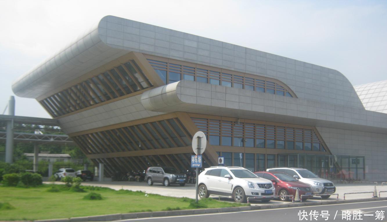  我国■我国第一个拥有高铁站的县！