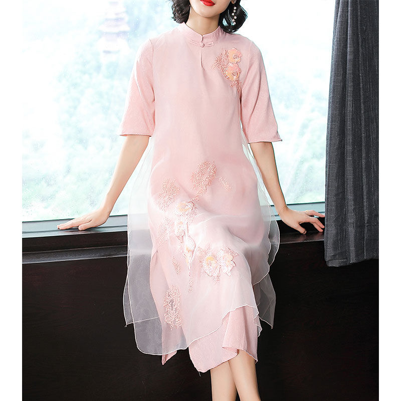 偷偷告诉你,下面的连衣裙穿在妈妈身上多么高贵雅致,年轻的不行