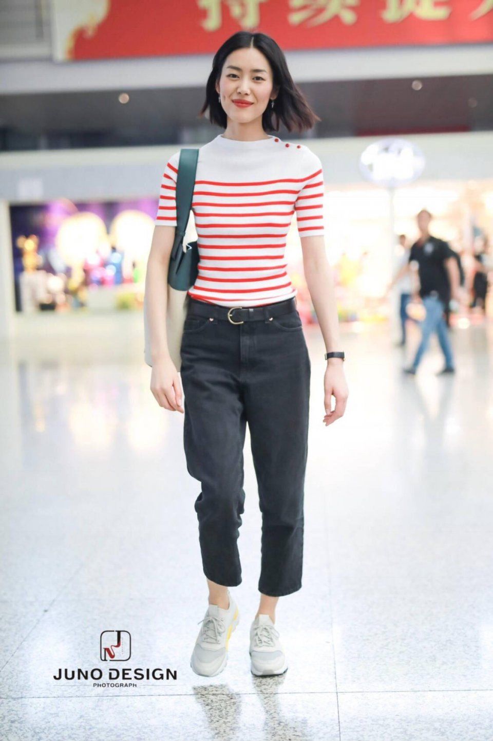 奚梦瑶绝对是最敢穿的女明星!能露的地方全露,连刘雯都比不过她