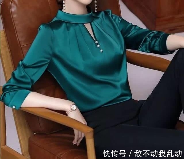  不媚：三月开车自驾游，奥黛小衫＋风衣，不俗不媚，高雅特有女人味