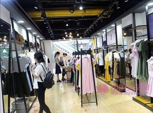  [忽悠]女生逛街买衣服时，最好不要说这三句话，不然很容易被忽悠！