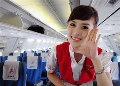 飞机上的空姐，为什么都穿裙子而不穿长裤？