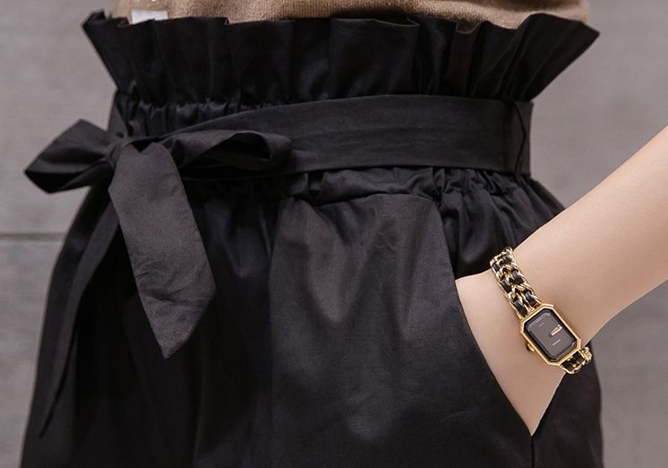 阔腿裤该淘汰了，今年流行这样的“花苞裤”，一件上身洋气超美嫩