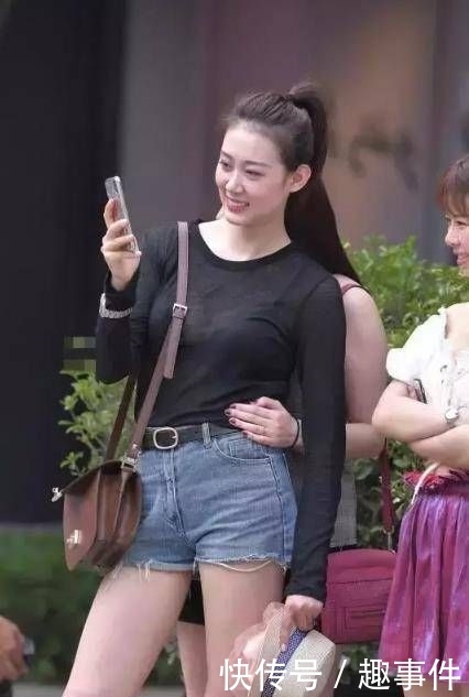 [ 时尚]美丽穿搭时髦感强，青春洋溢！，街拍美女：身材有型的小姐姐