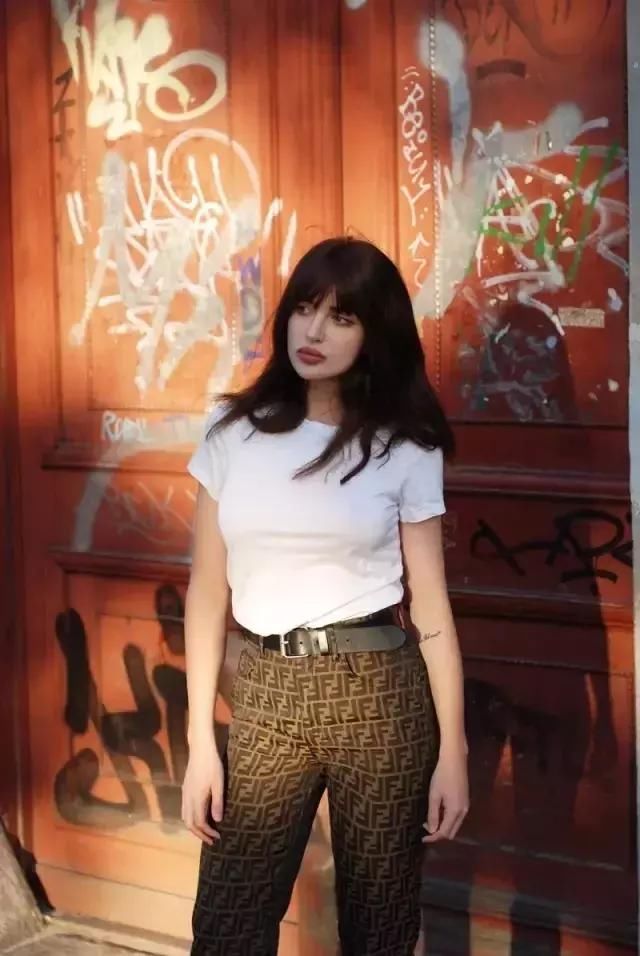 平胸与大胸的穿衣效果，看完后你会为自己拥有平胸而骄傲