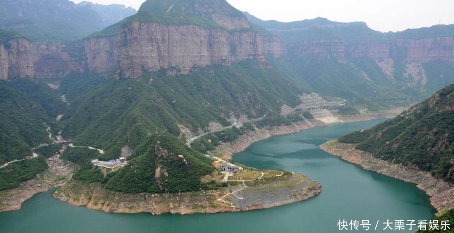 中国最“憋屈”的一个城市：无火车站无高速公路，却游客众多