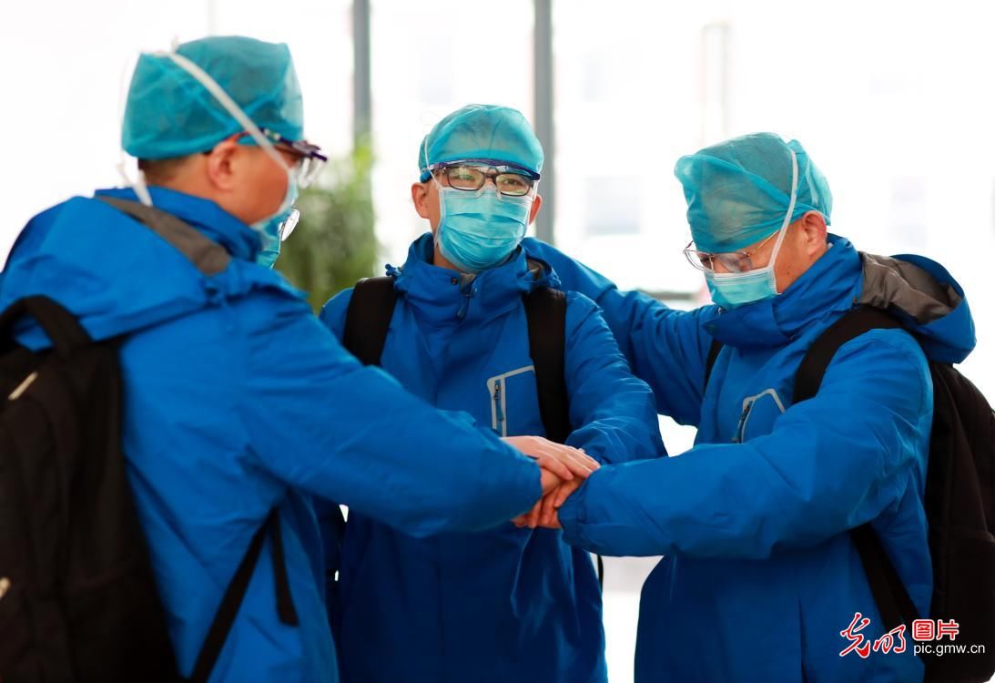  「医务人员奔赴湖北防」江苏泰州医疗队驰援湖北黄石