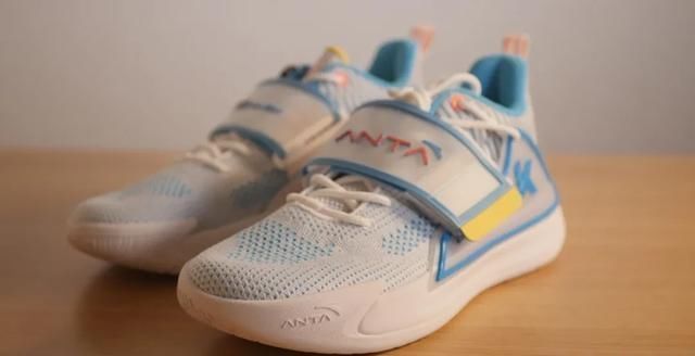  『水花二代』三百块入手国产好鞋！设计大升级 配置不逊色千元旗舰款