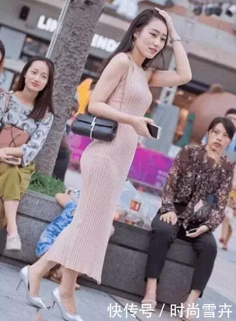 紧身包臀裙，包裹的是女人迷人的曲线，时尚搭配甜美梦幻惹人醉!