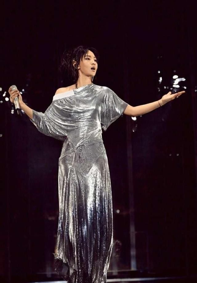 周笔畅主动承认整容，当年那个假小子变漂亮了