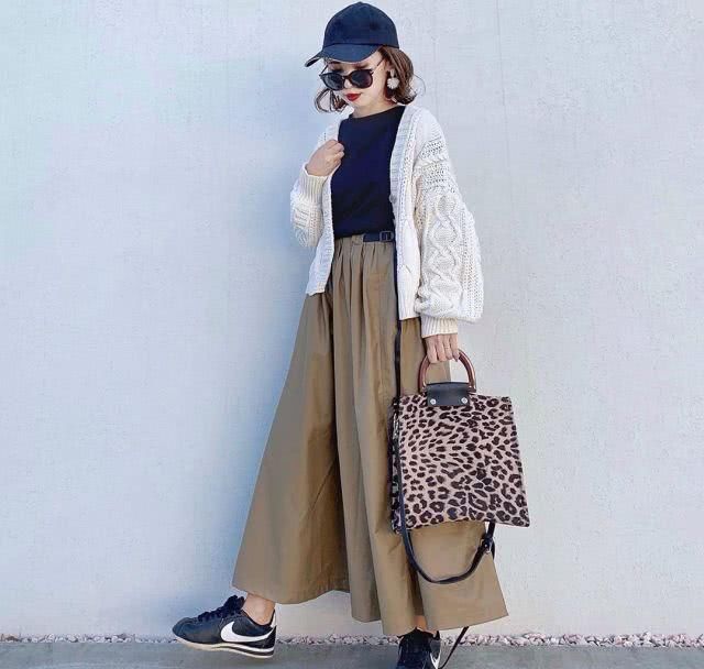 『高腰窄裙』显高神品!让个子矮的女孩简单地穿出170cm高挑身材的视觉效果