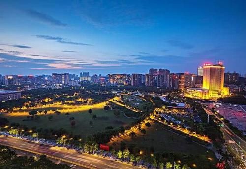  「佛山」广东未来前途光明的城市，珠三角中心城市之一，中山、