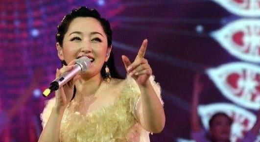 杨钰莹最迷人的身材照，图三气质美丽，图六看了让我莫名着迷