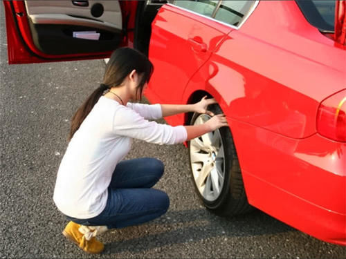  #路面情况#高速服务区停车的“潜规则”，多数车主已经上过当，