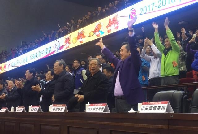 主帅揭秘山东男篮绝杀球安排,胜利那一刻,董事